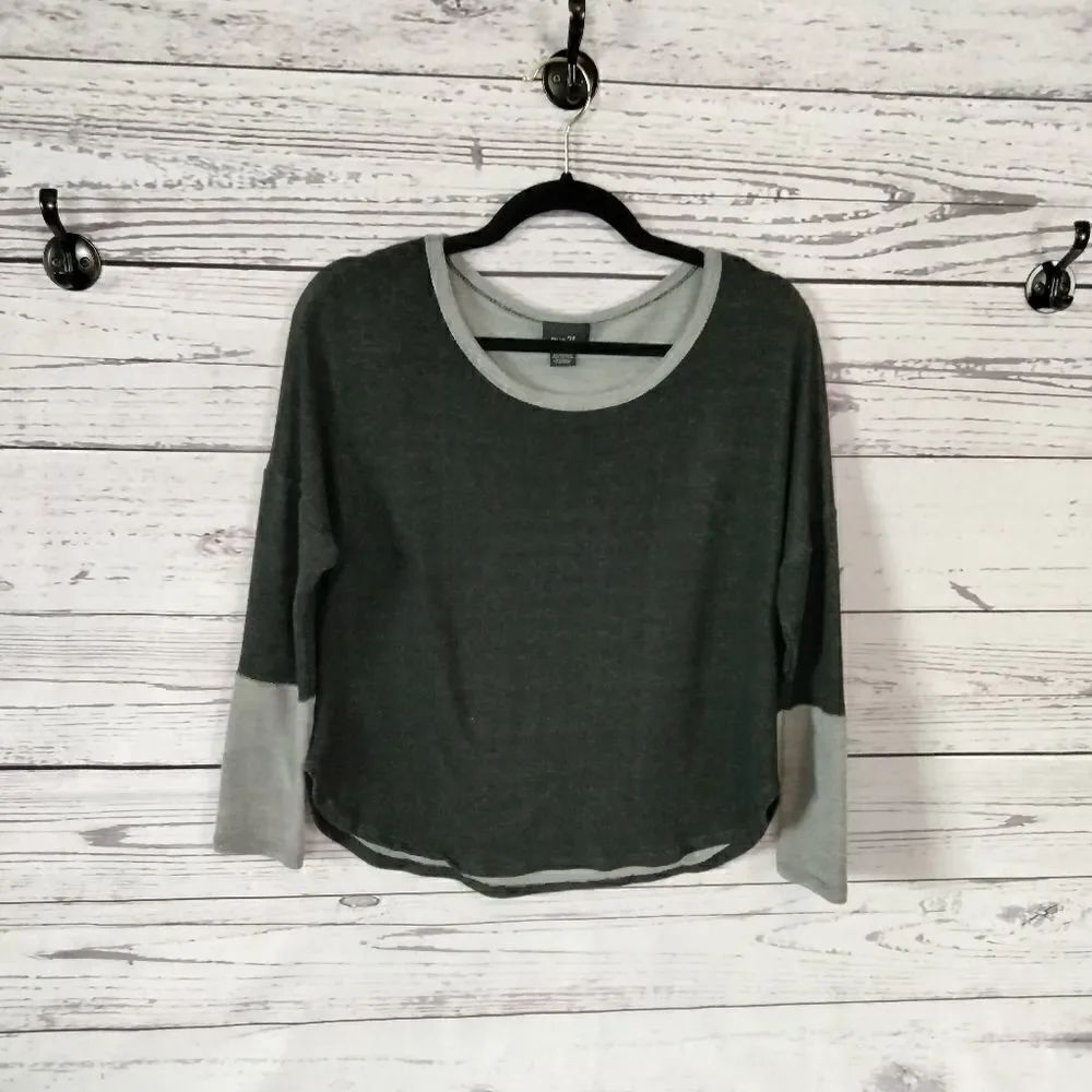 "Rue 21" woman's shirt